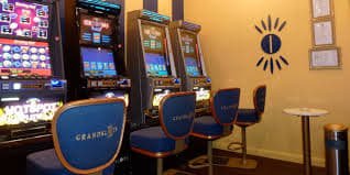 777kya Casino Baccarat Table Myanmar MMK ကစားသမားများ ဆုကြေး ရရှိနေသော မြင်ကွင်း